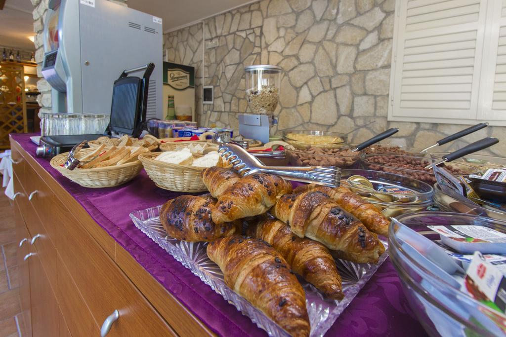 Hotel Plava Laguna Tisno Dış mekan fotoğraf