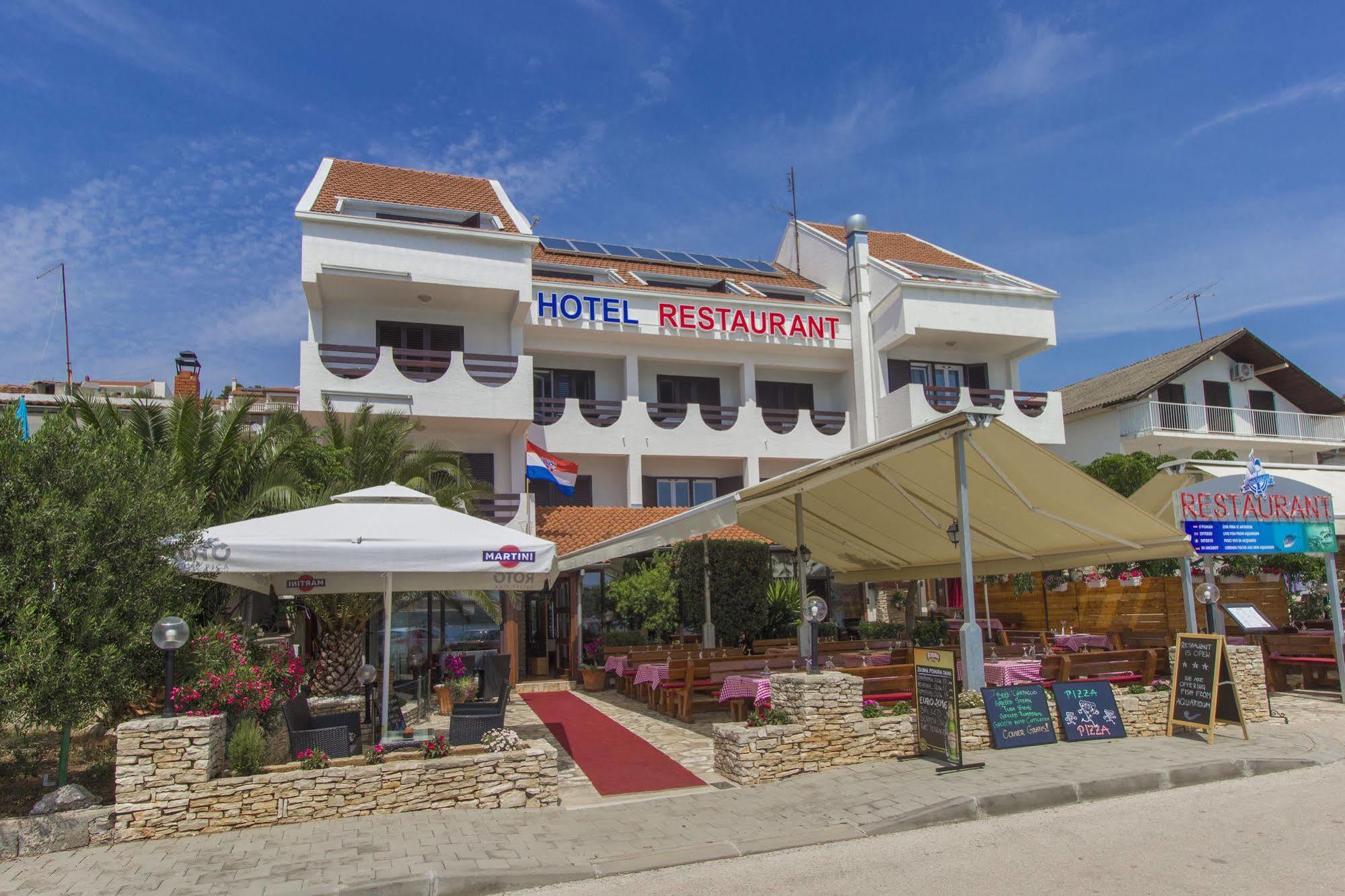 Hotel Plava Laguna Tisno Dış mekan fotoğraf