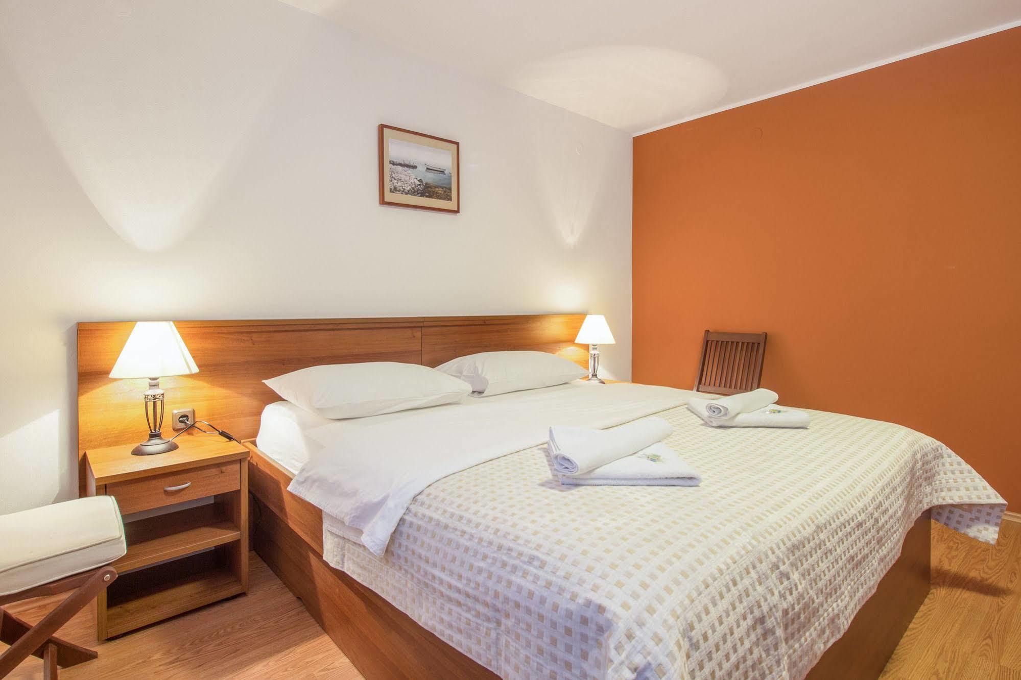 Hotel Plava Laguna Tisno Dış mekan fotoğraf